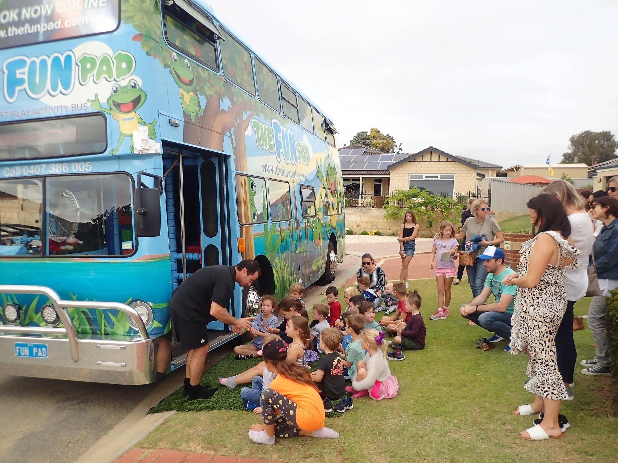 kids party bus Melbourne | kids entertainment | Kids party Bus
